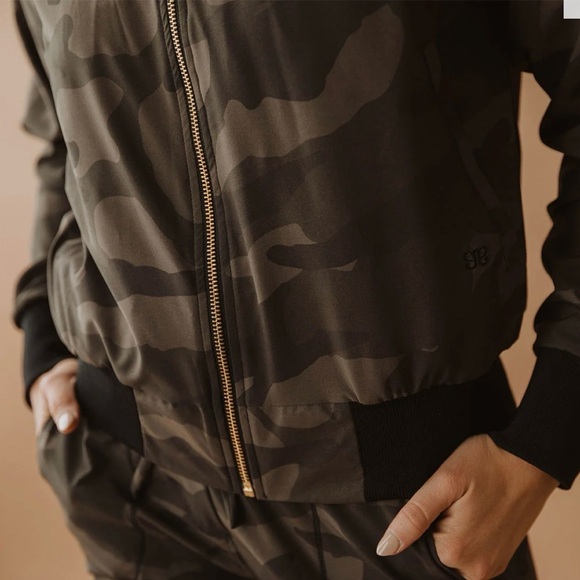 Albion Women's Green Camouflage Bomber Jacket - Picture 6 of 15
